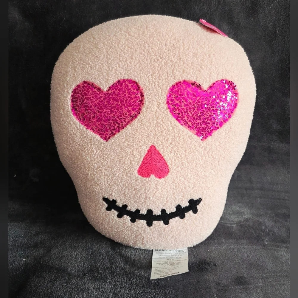 Hey Boo! Pink heart eyes Valentine's Halloween Skull Shaped Throw Pillow, 18x16